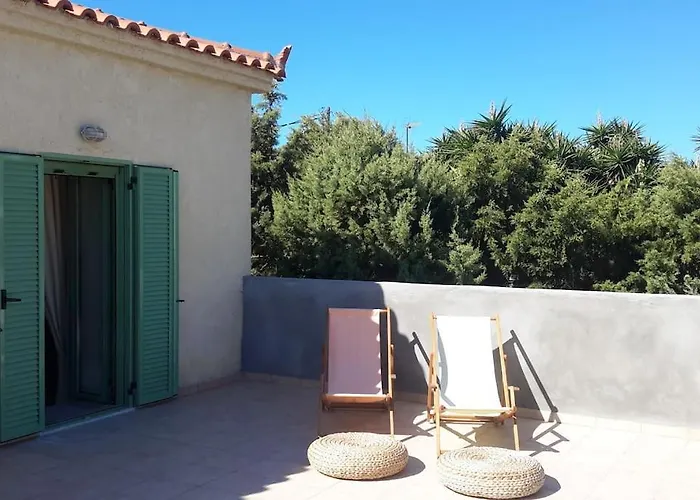 Spacious With View 10 Mins Walk To The Villa *