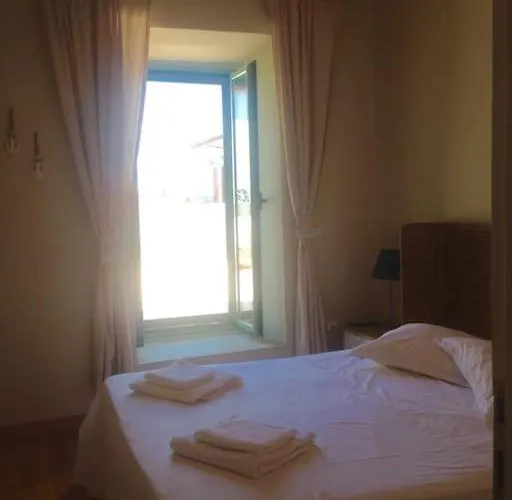 Spacious With View 10 Mins Walk To The * Methone