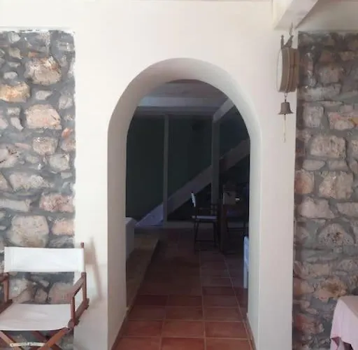 Spacious With View 10 Mins Walk To The Villa *
