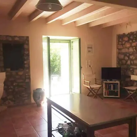 Spacious With View 10 Mins Walk To The Villa