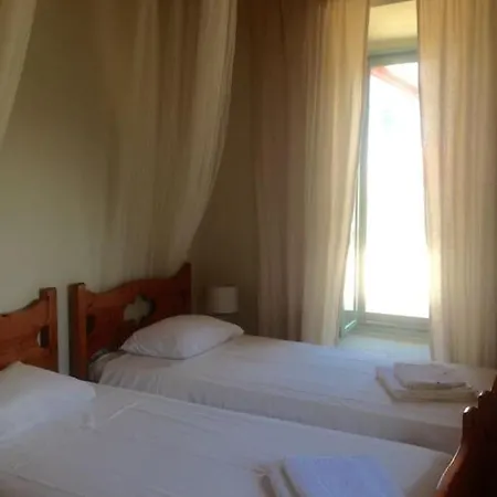 Villa Spacious With View 10 Mins Walk To The Methone