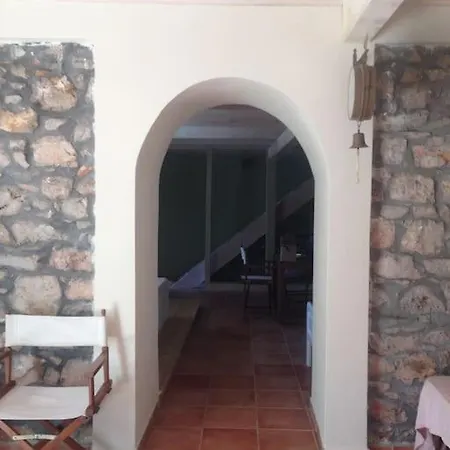 Spacious With View 10 Mins Walk To The Villa *