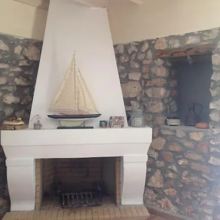 Villa Spacious With View 10 Mins Walk To The *