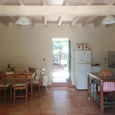Villa Spacious With View 10 Mins Walk To The
