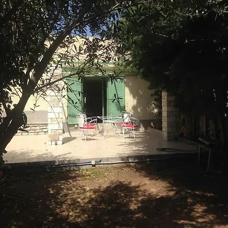 Villa Spacious With View 10 Mins Walk To The *