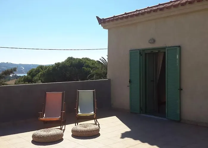 Spacious With View 10 Mins Walk To The *