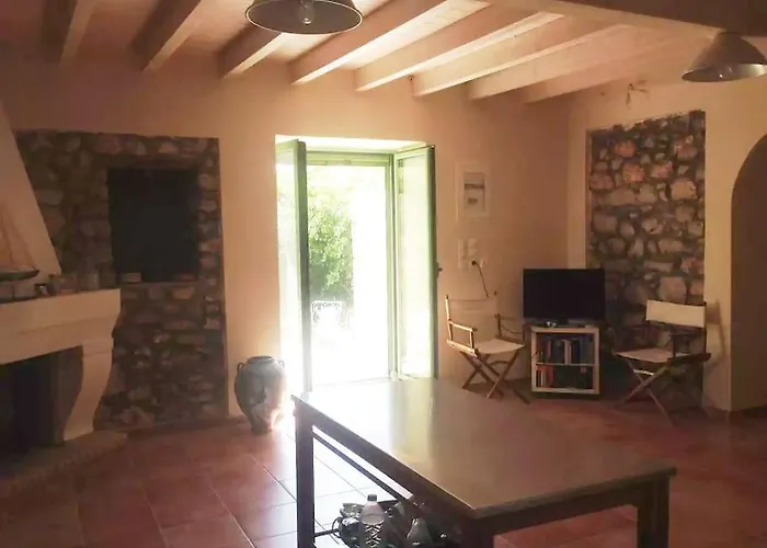 Spacious With View 10 Mins Walk To The Βίλα