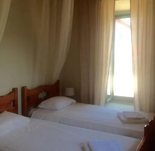 Βίλα Spacious With View 10 Mins Walk To The Μεθώνη