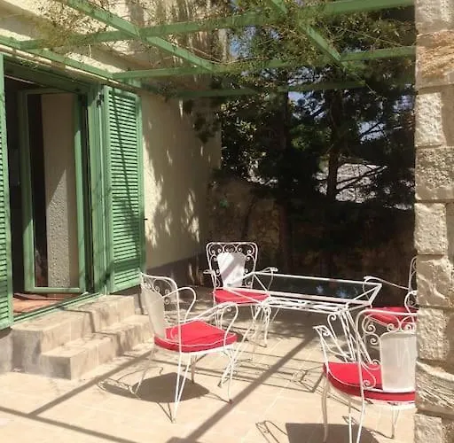 Spacious With View 10 Mins Walk To The Μεθώνη